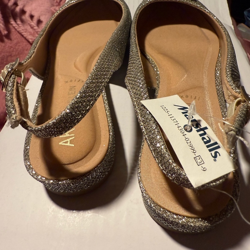 Anne Klein Women's Silver Slingback Flats - Picture 3 of 6